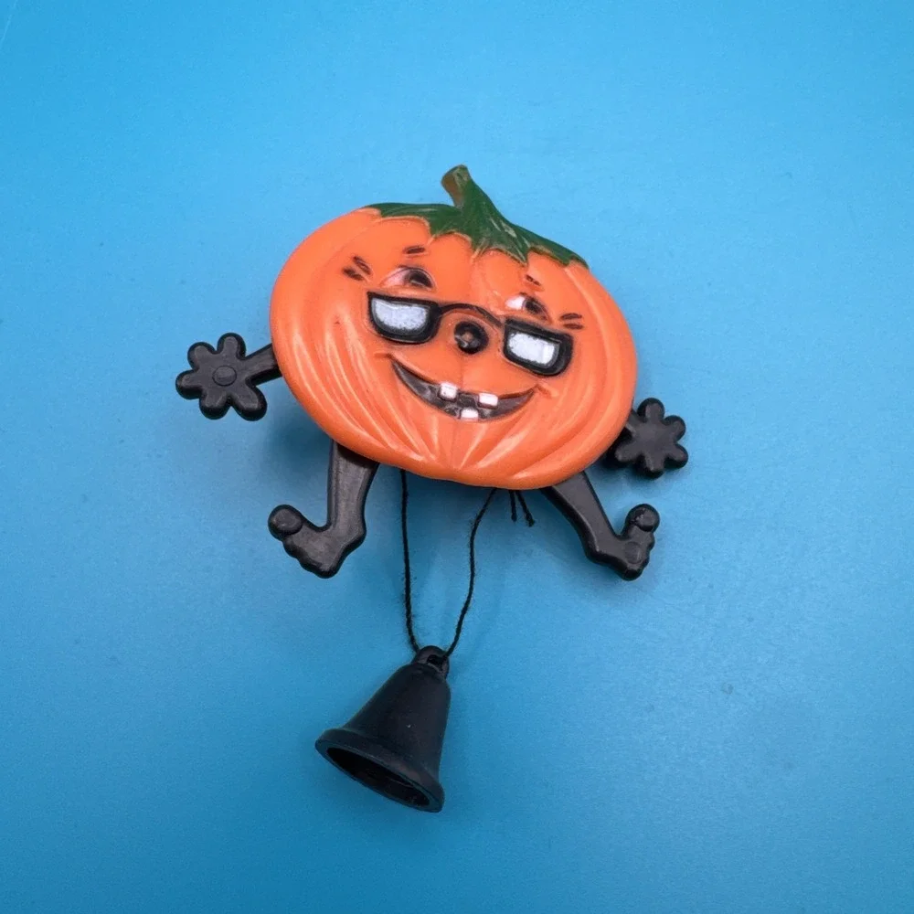 Vtg 80s‎ Halloween Pin Lapel Anthropomorphic Jackolantern Pull String Movement